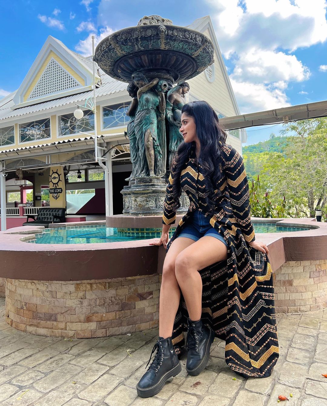 divyabharathi hot photos showing thighs and glamour getting viral