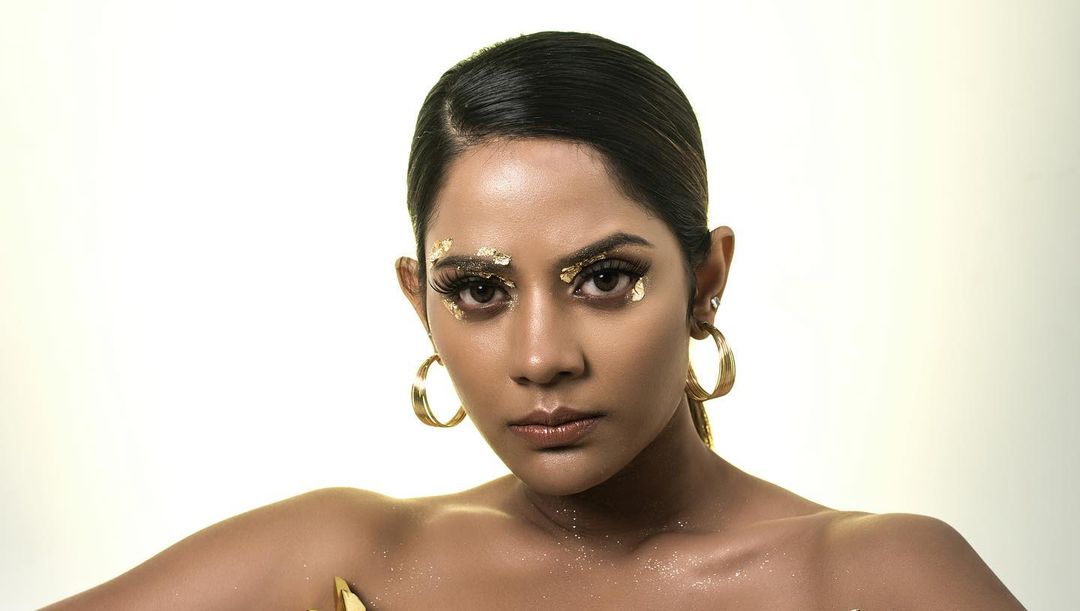 aishwarya dutta hot photos getting viral on golden glamour dress