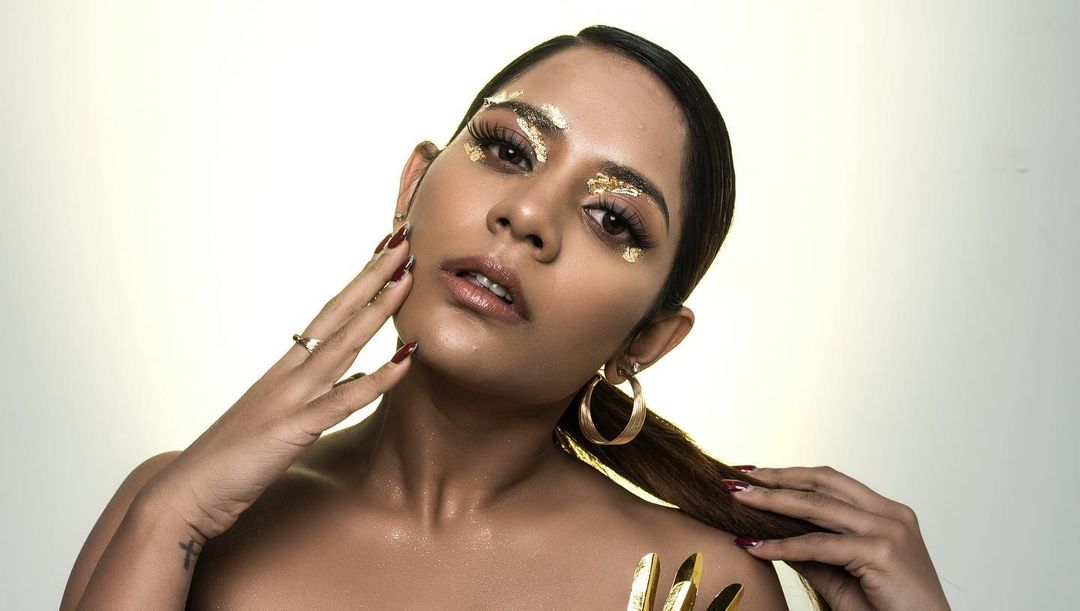 aishwarya dutta hot photos getting viral on golden glamour dress