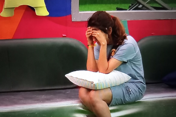 aysha cries because of asal words hurted in bigg boss season 6 tamil