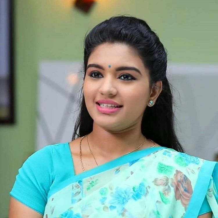 shabana shares pic taken with thalapathy vijay in varisu audio launch with excitement and happiness