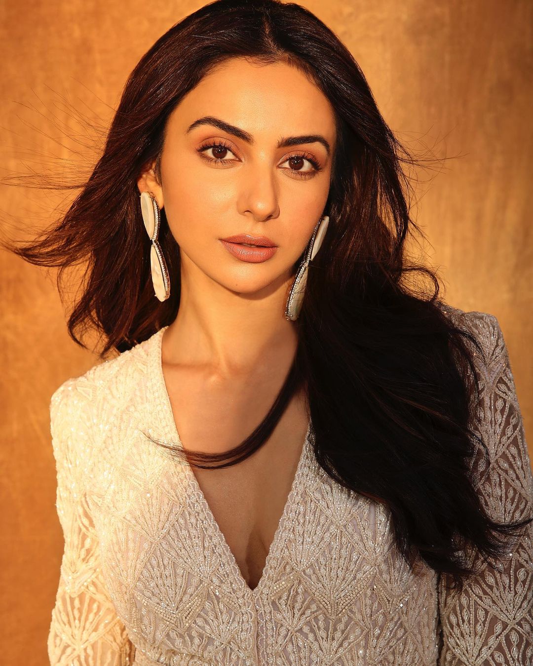 rakul preet singh posing in v shape dress getting viral