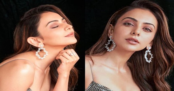 rakul preet singh posing in v shape dress getting viral