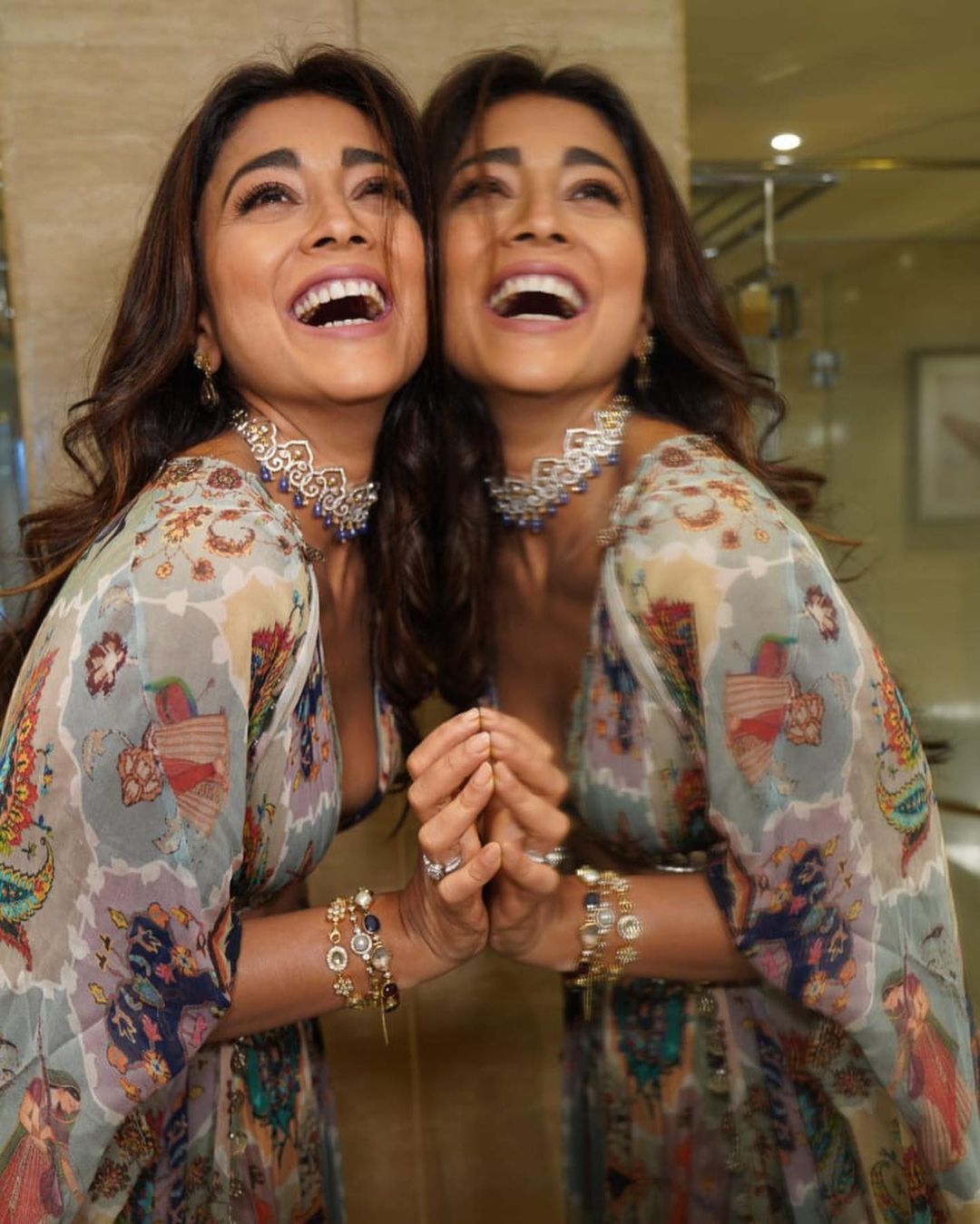 shriya saran hot photos in front of mirror getting viral