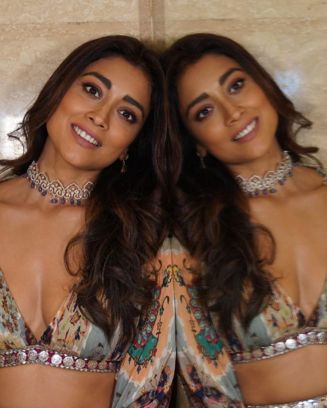 shriya saran hot photos in front of mirror getting viral