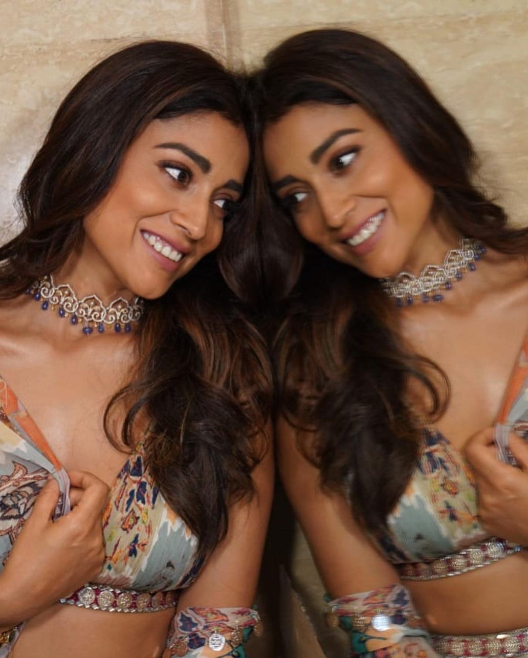 shriya saran hot photos in front of mirror getting viral