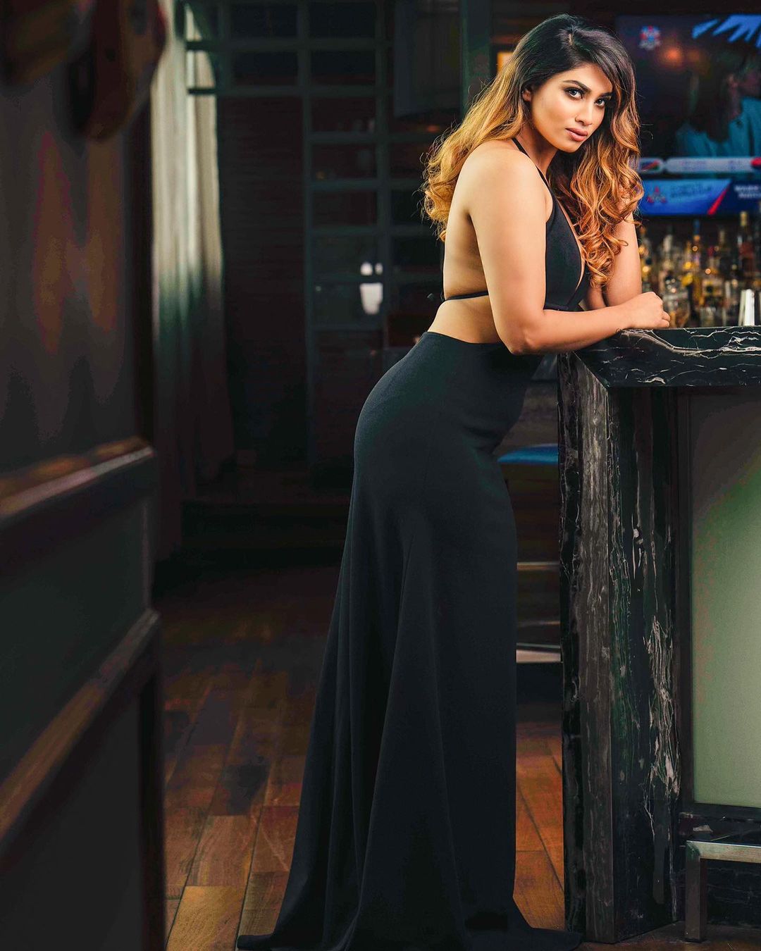 shivani narayanan hot photos in glamour modern stylish dress