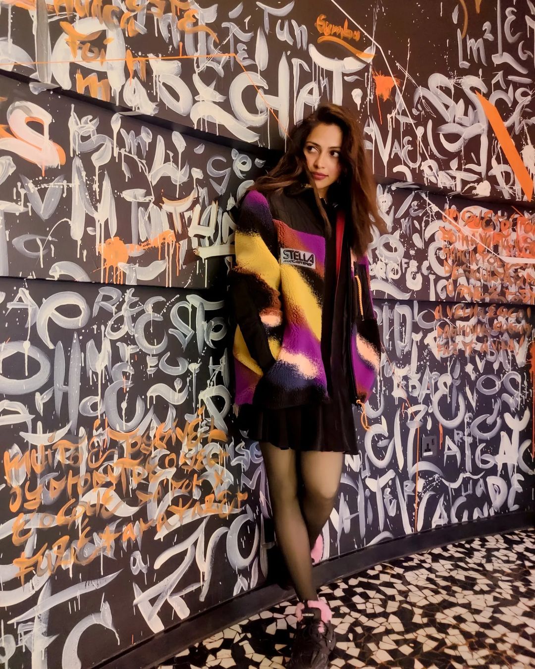 amala paul hot photos showing thighs in short dress