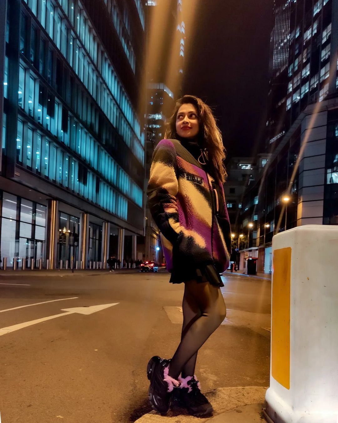 amala paul hot photos showing thighs in short dress