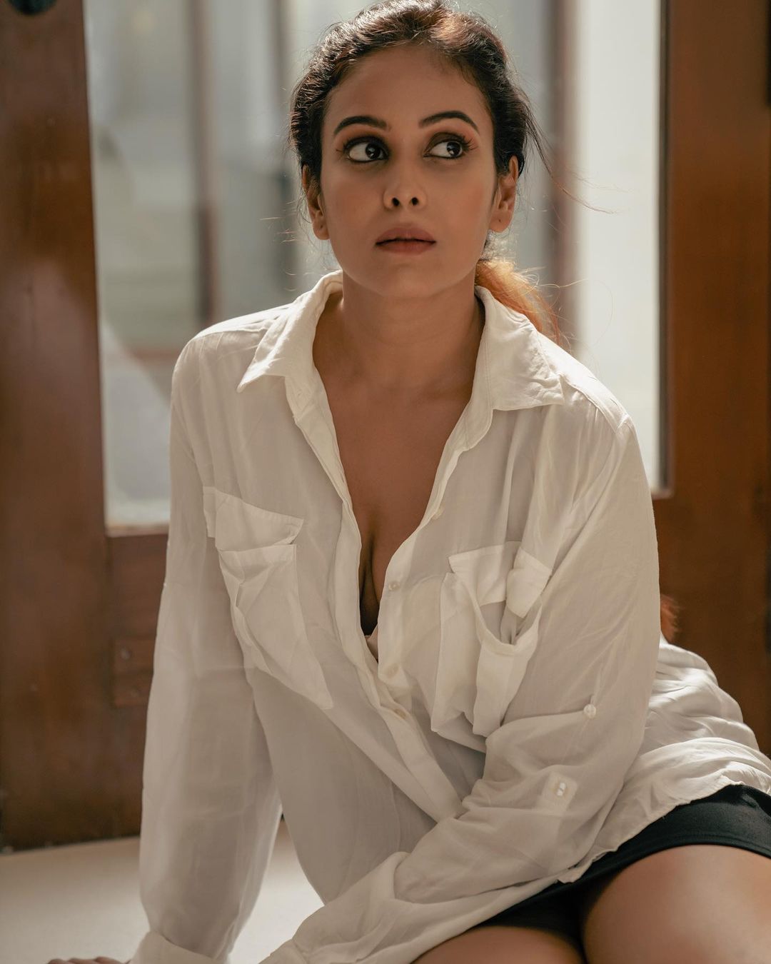 chandini tamilarasan hot photos unbuttoning the shirt