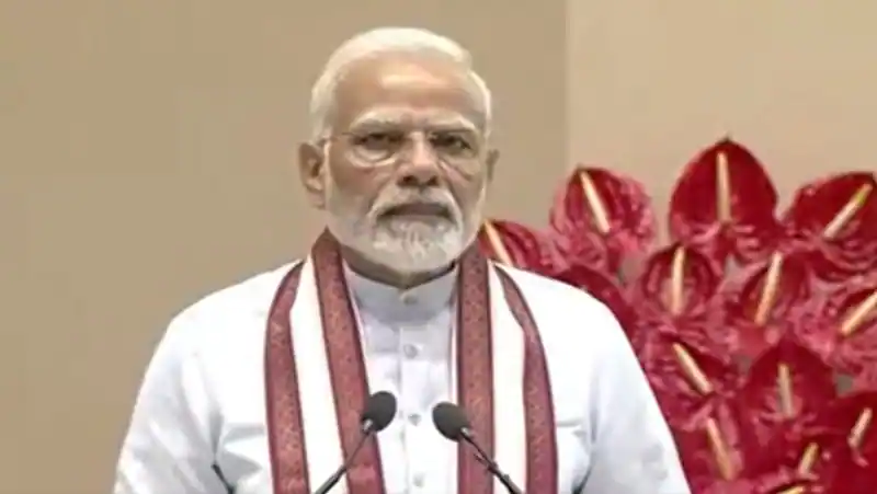 vishal tweets about visit to kasi temple tagging narendra modi and modi reply tweet getting viral