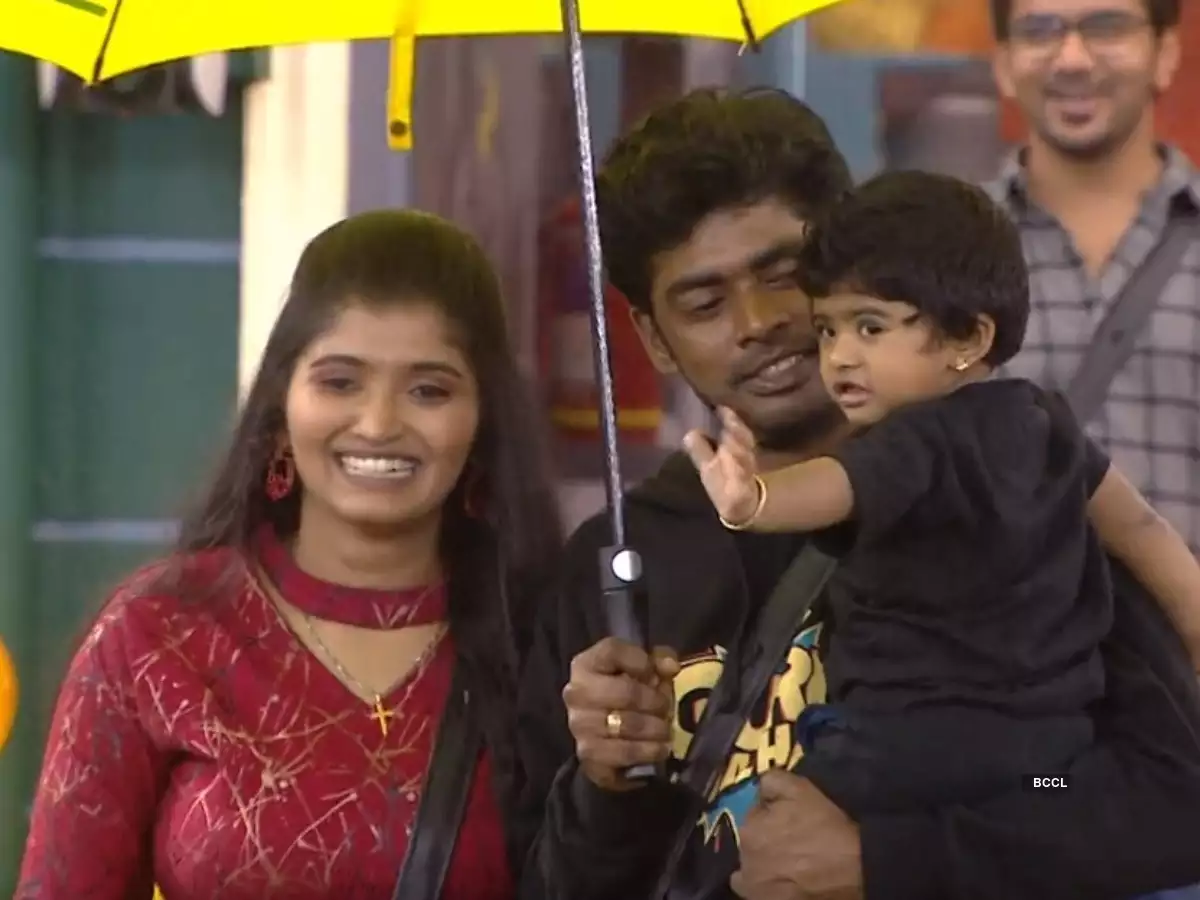 cynthia kisses mom in her lip netizens reactio viral