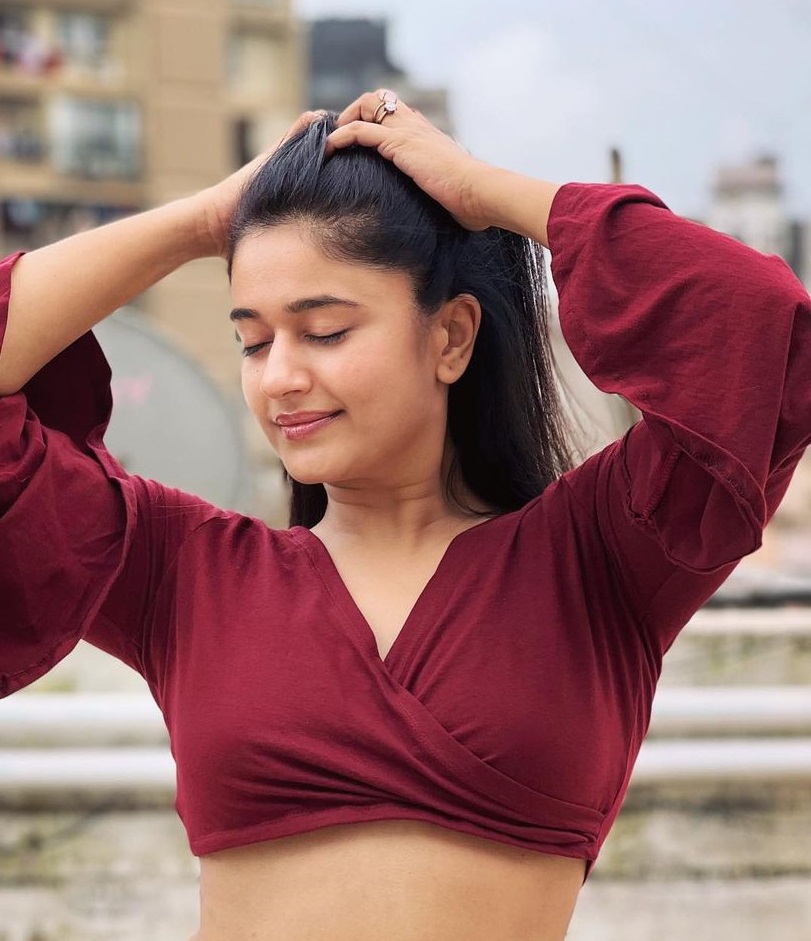 poonam bajwa hot photos showing navel glamour