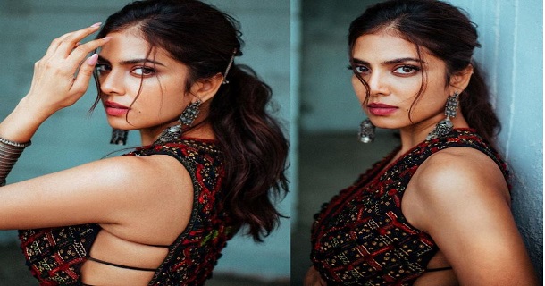 malavika mohanan hot photos showing mole on her body in hip