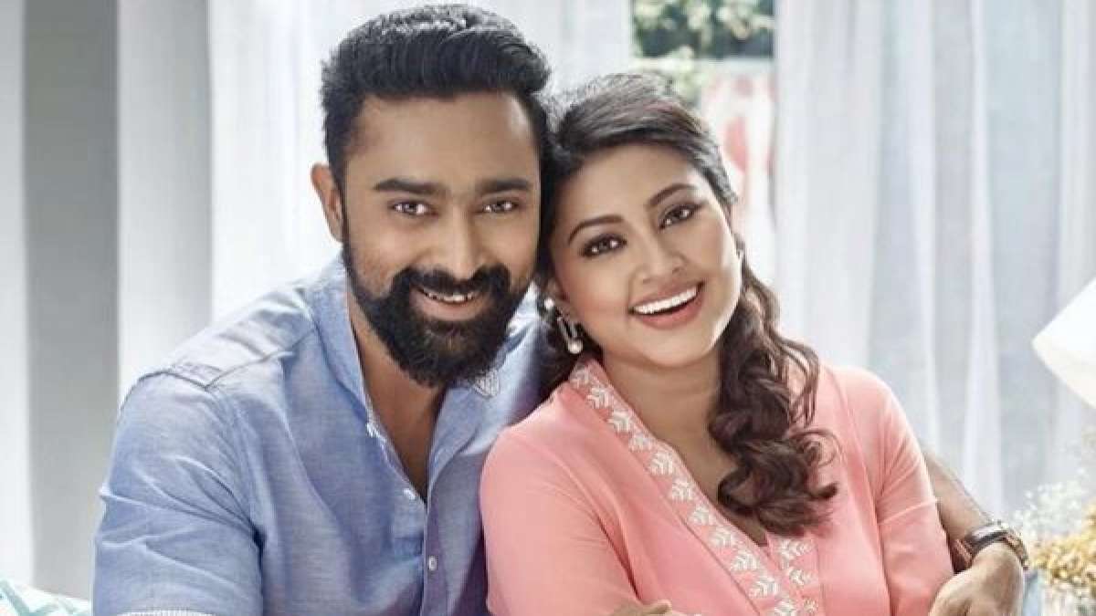 sneha posts selfie photo to stop rumours spreading about divorce