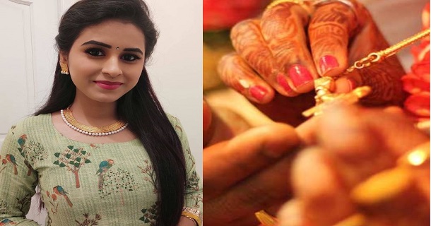 serial actress rithika soon get married and gives invitation to dd