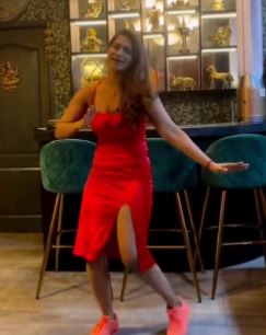 shivani narayanan hot dance video for ranjithame song video getting viral