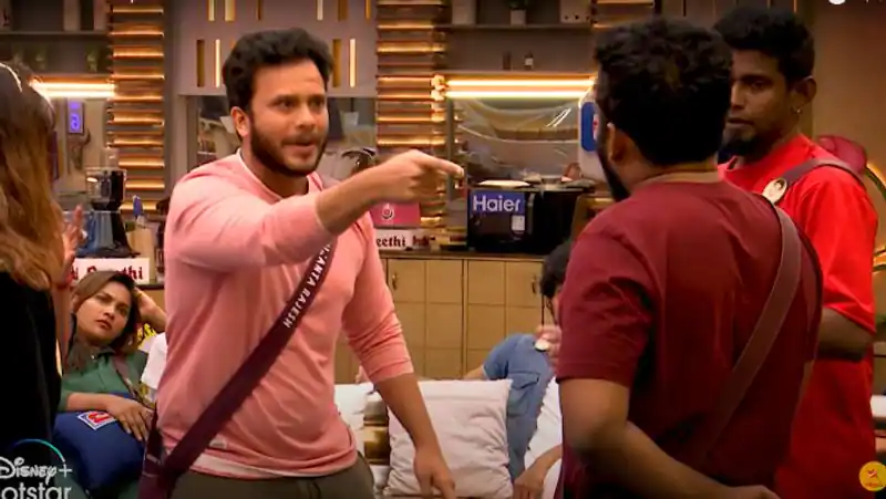 biggboss 6 tamil contestant manikandan shoe has bluetooth connectivity in it