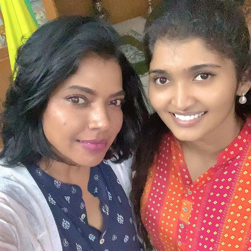 sandy master ex wife kajal pasupathy visits sandy master and clicks photo with his children and wife