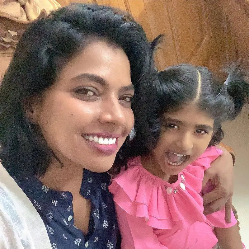 sandy master ex wife kajal pasupathy visits sandy master and clicks photo with his children and wife