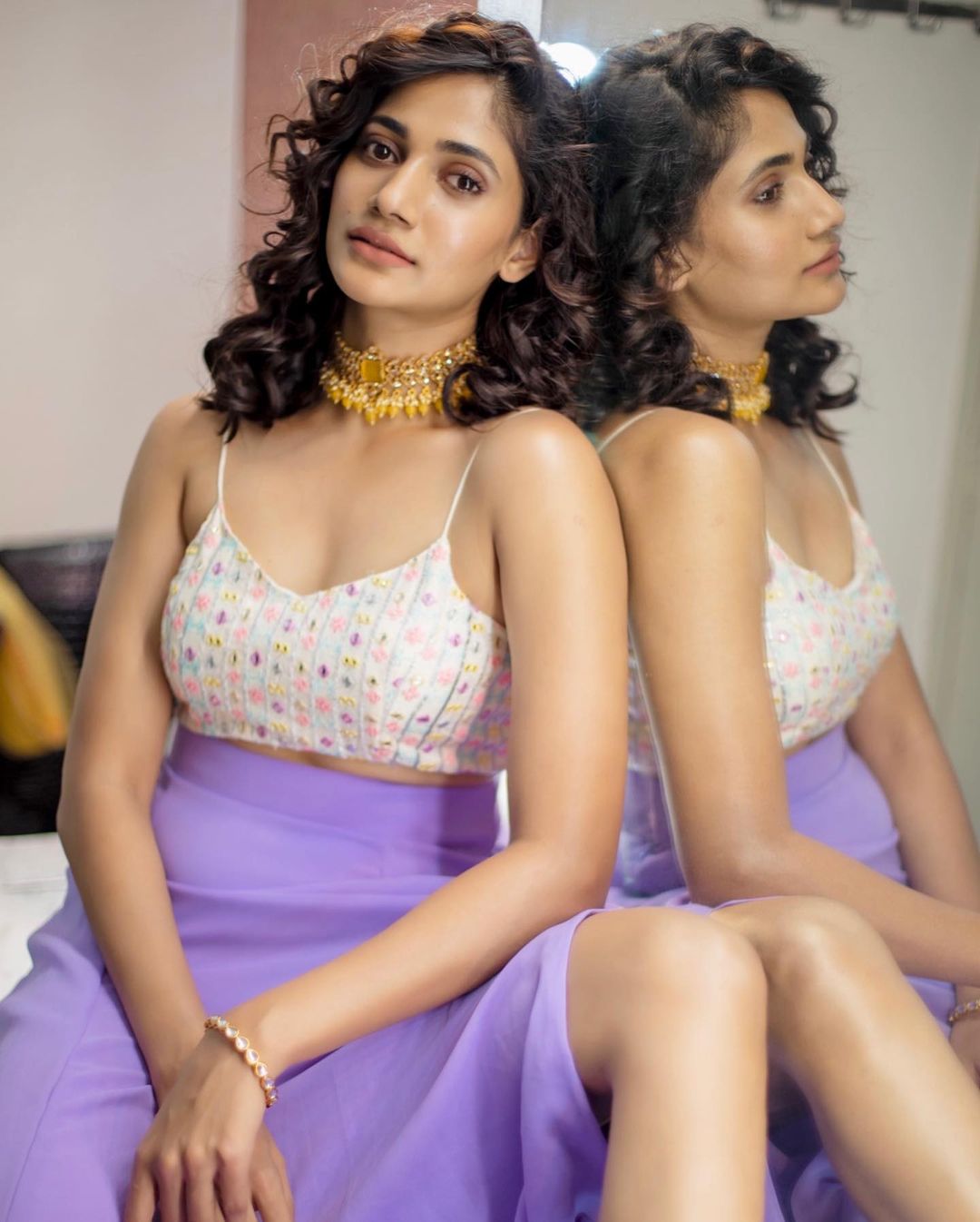 losliya hot photos and fans comments getting viral on social media