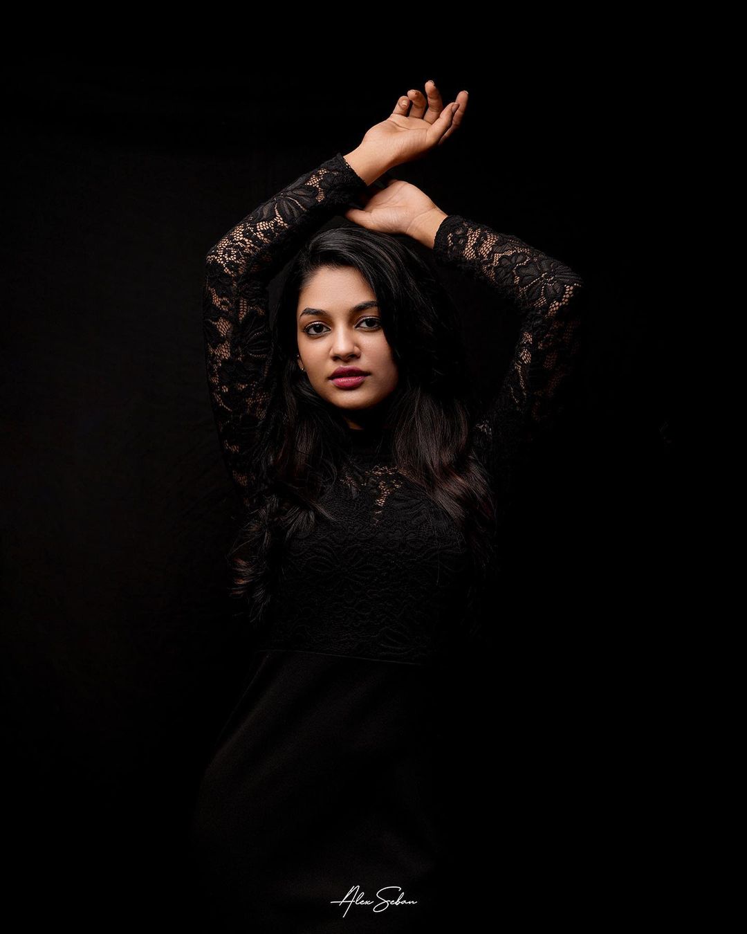 actress ivana latest hot photos getting viral on social media