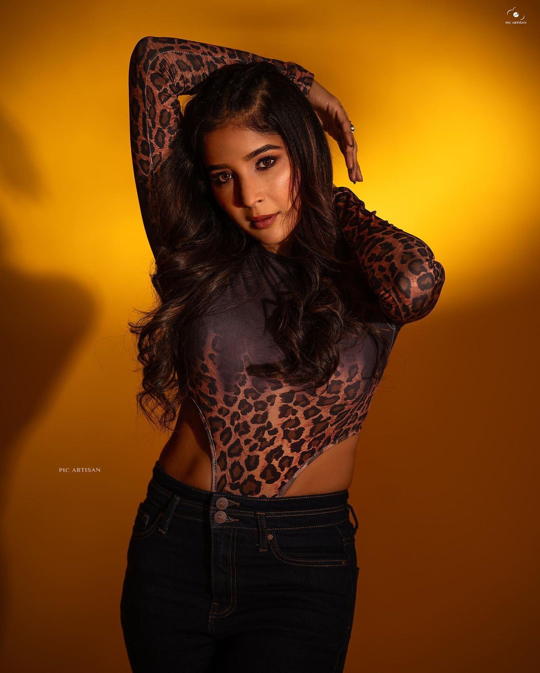 sakshi agarwal hot photos getting viral on social media