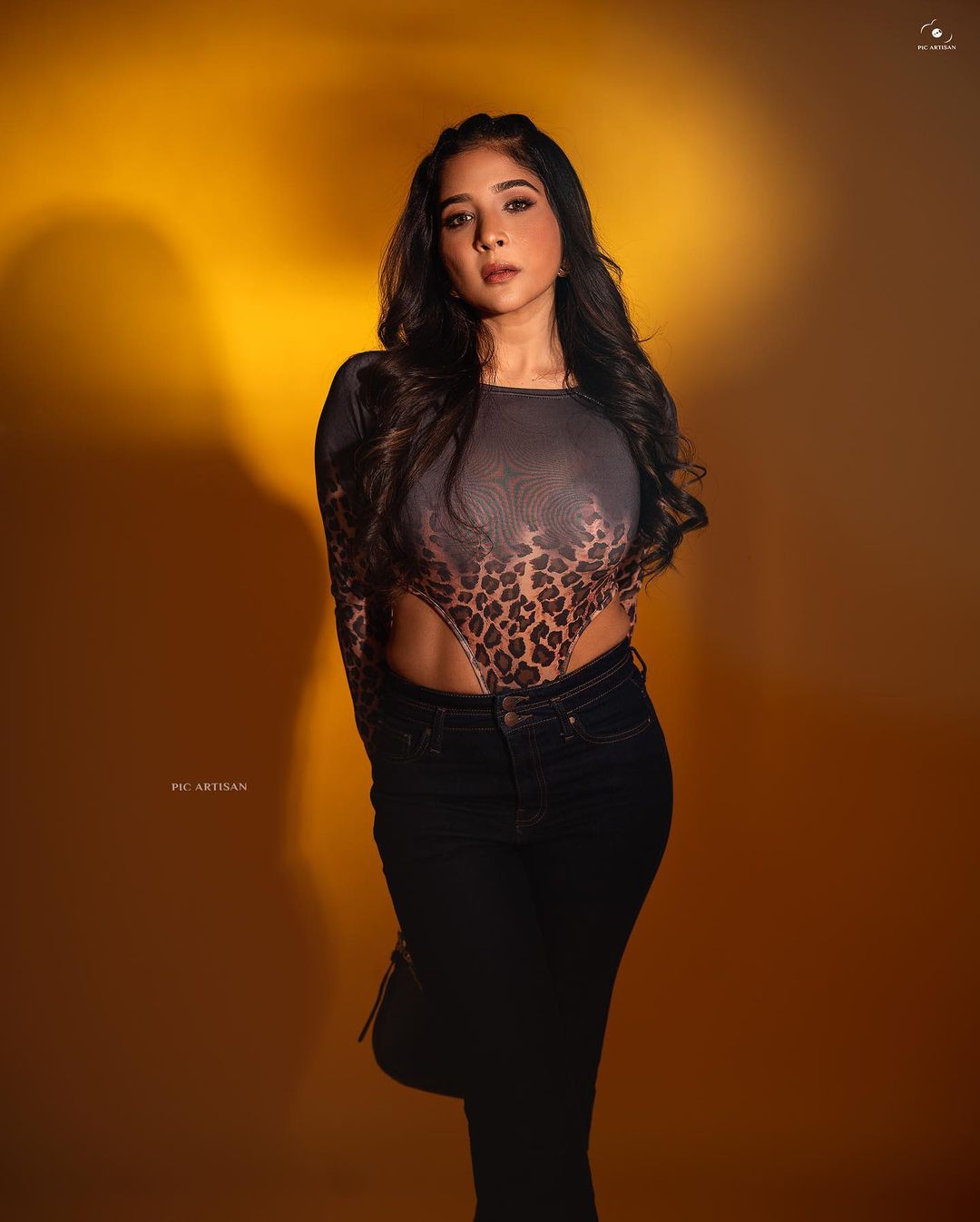 sakshi agarwal hot photos getting viral on social media
