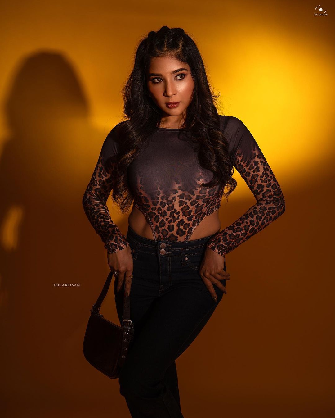 sakshi agarwal hot photos getting viral on social media