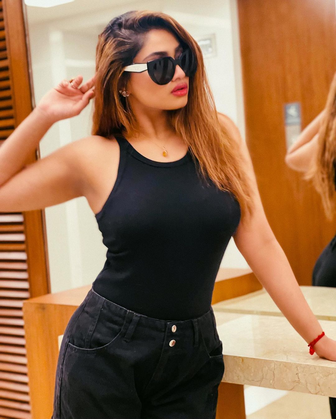 shivani narayanan hot photos in black glamour dress viral