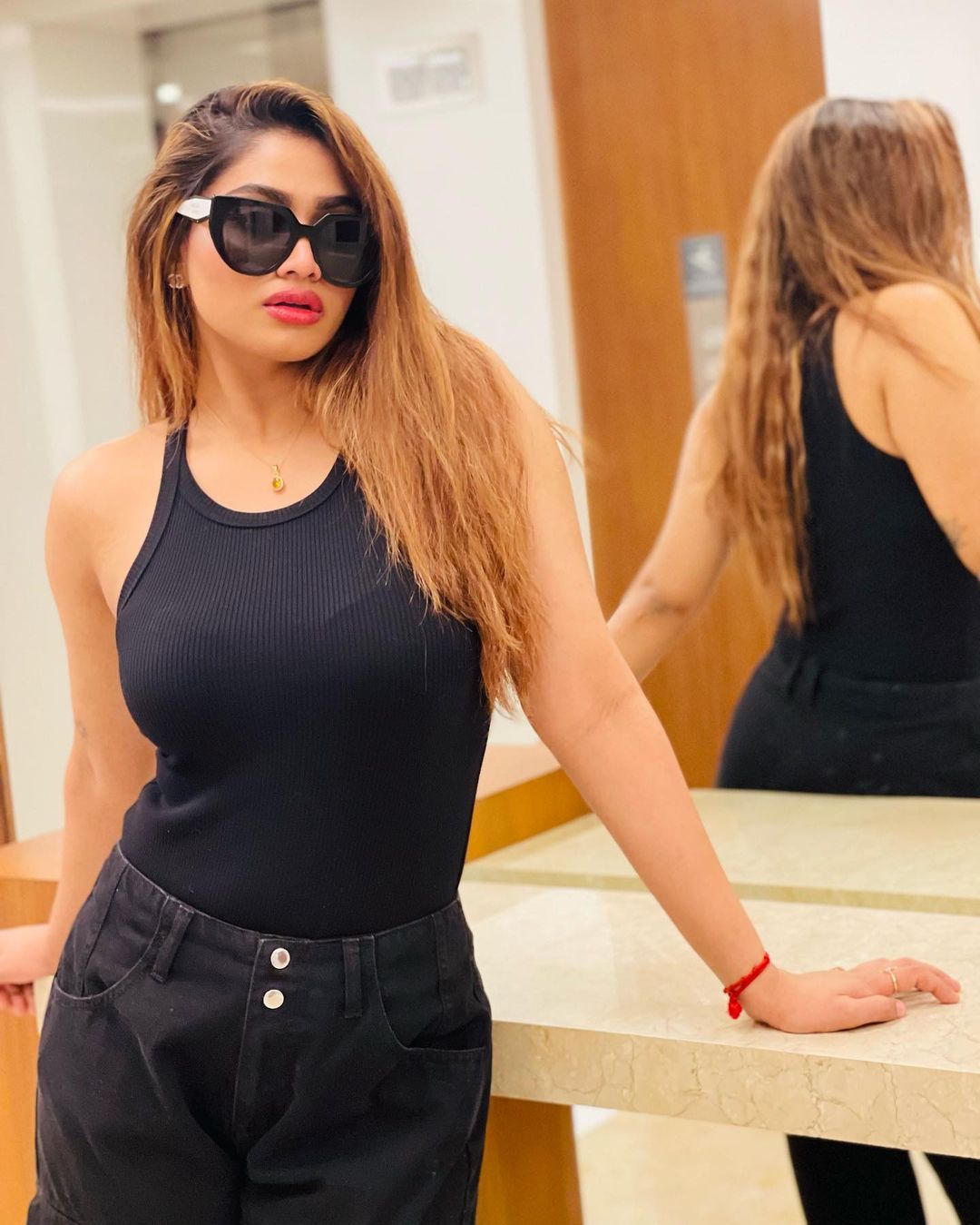 shivani narayanan hot photos in black glamour dress viral