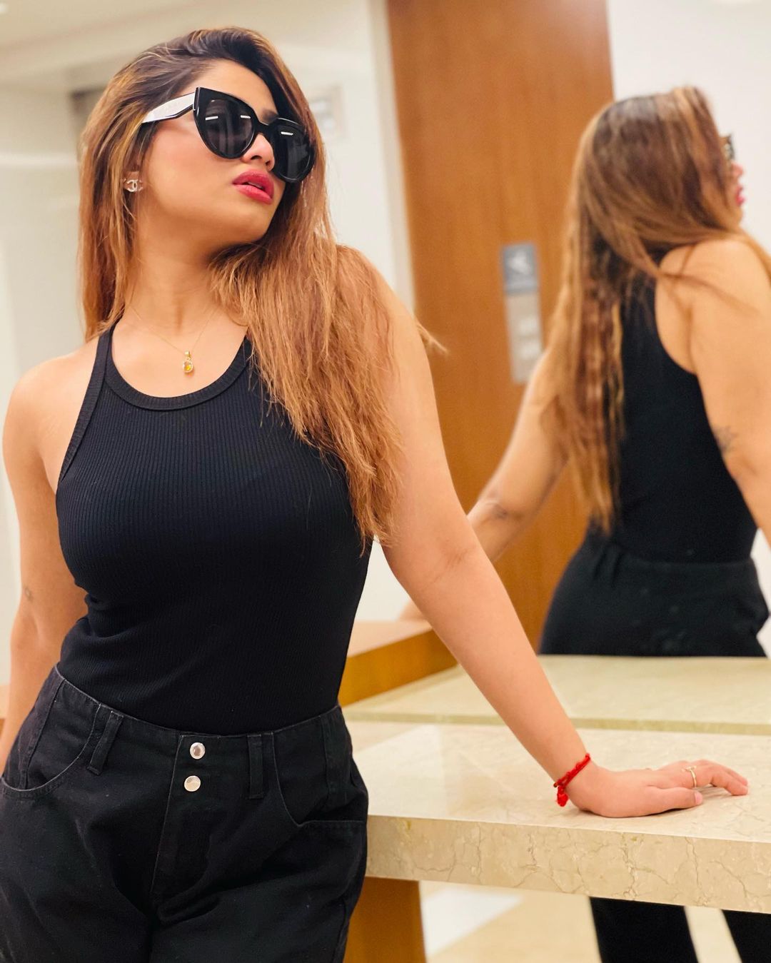 shivani narayanan hot photos in black glamour dress viral
