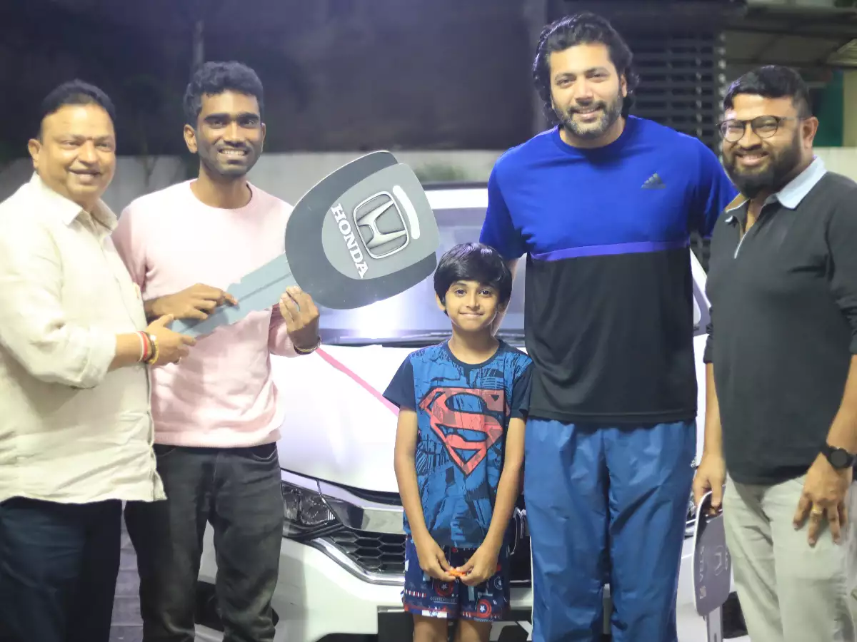 pradeep ranganathan say no to car gifted by comali movie producer ishari ganesh reason getting viral on social media