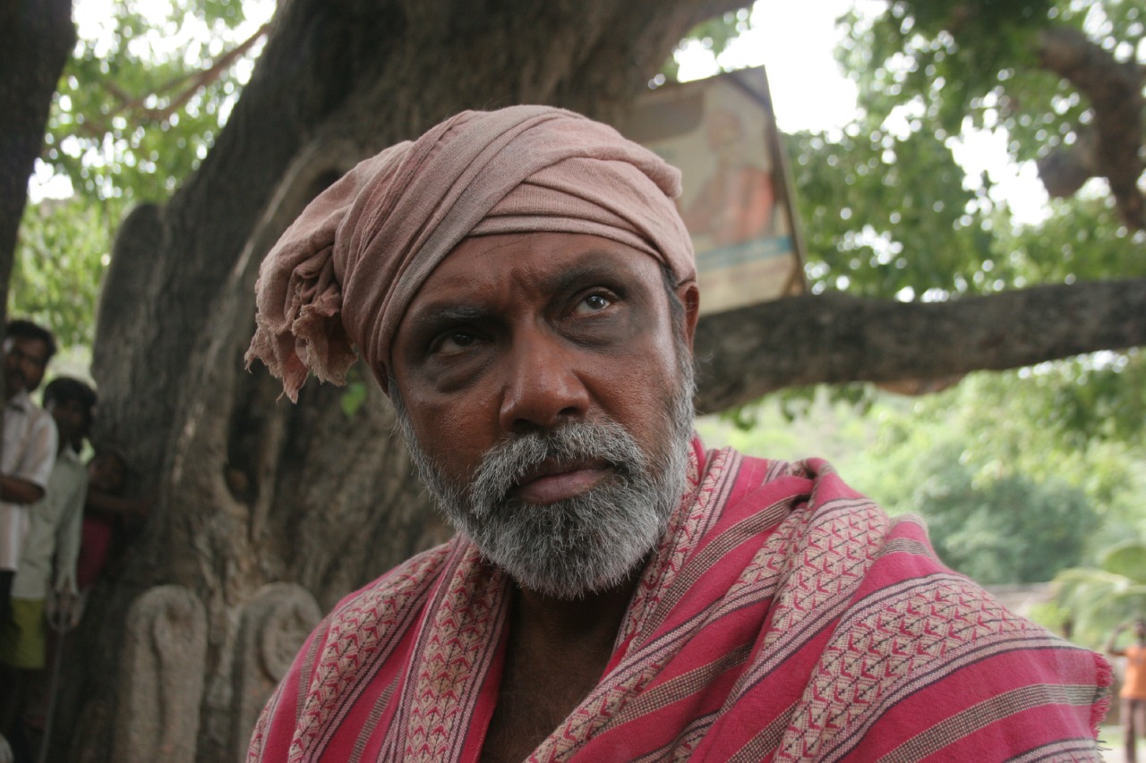 sathyaraj shares about the moment of acting in onbathu roobai nottu and kalaignar karunanidhi review for that film