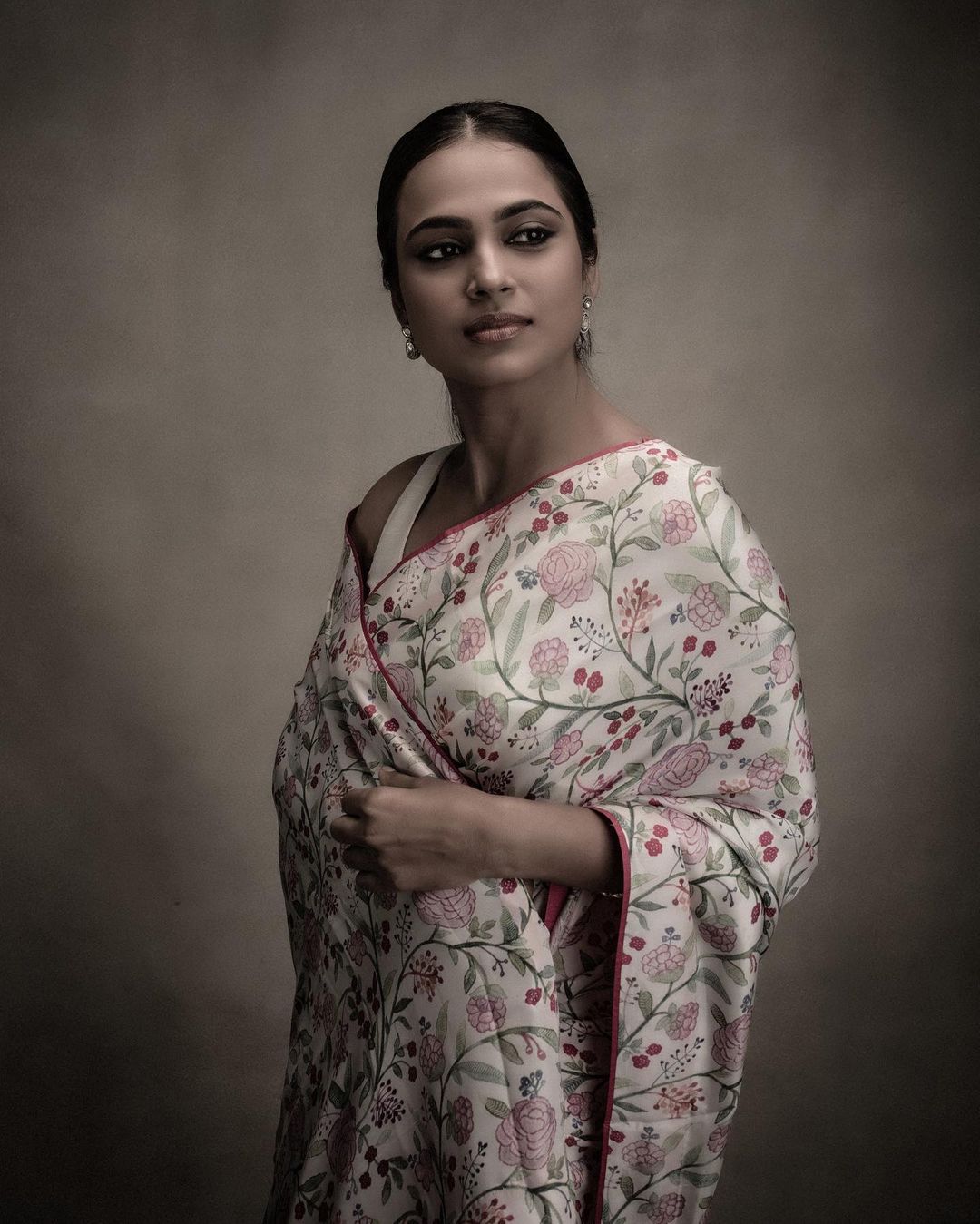 ramya pandian hot photos in classic model photoshoot