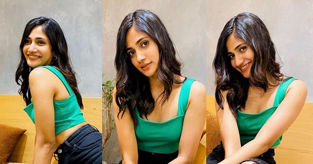 losliya hot photos in glamour modern dress getting viral on social media