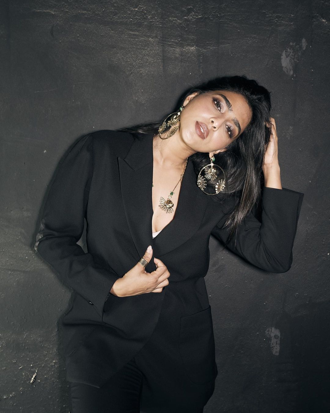 aiswarya lekshmi hot photos showing glamour getting viral on social media