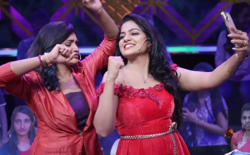 vj chitra secrets on acting in first night scenes for serial said by saranya turadi