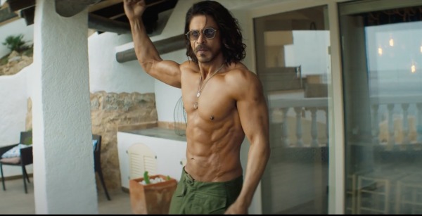 shahrukhan and deepika padukone hot dance in kaavi and green dress getting slammed by several people and community group