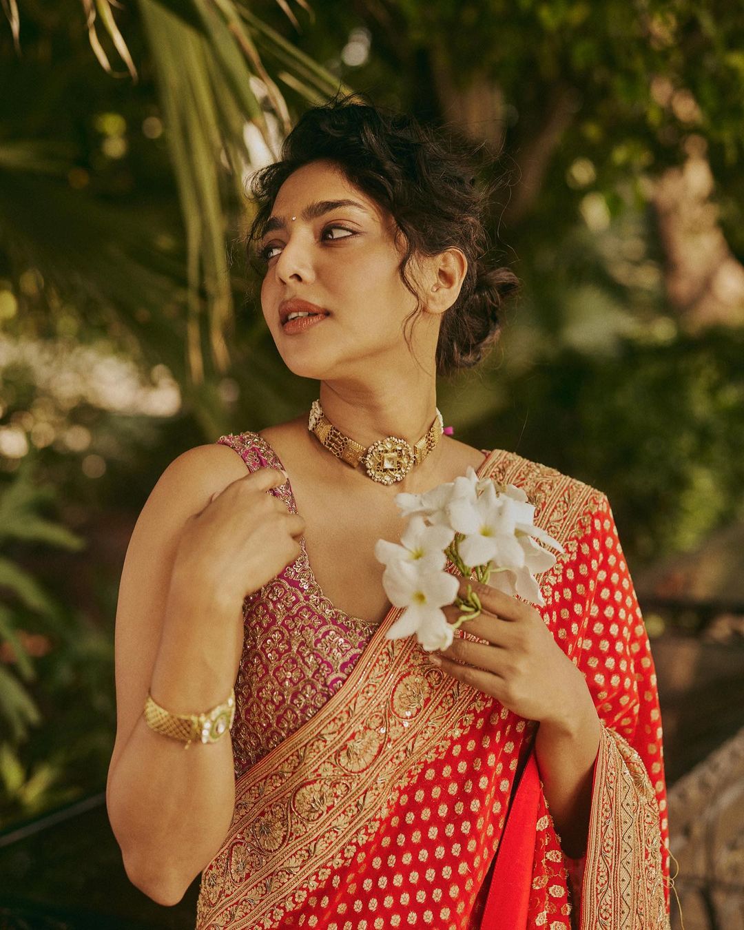 aiswerya lekshmi hot photos showing galmour getting viral on social media