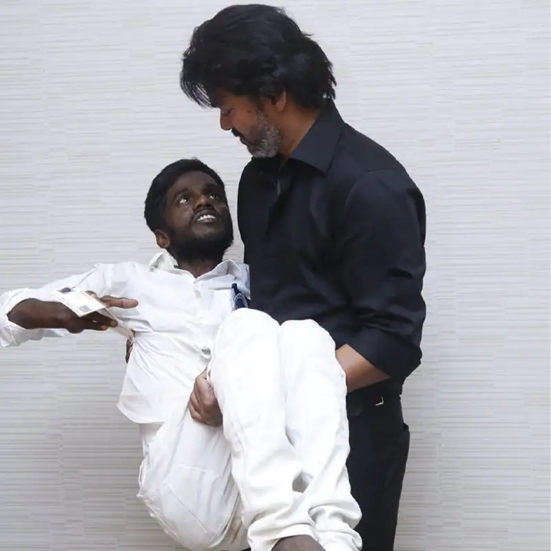 thalapathy vijay pose with physically challenged fan trolled by netizen as he pose for varisu promotion