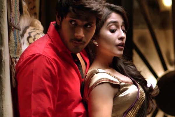 regina cassandra close photo with sundeep made rumours of loving each other viral photo