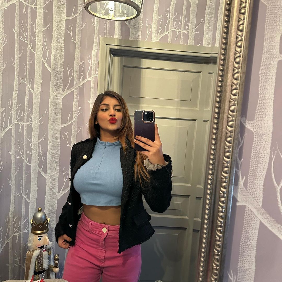 yashika aanandh hot photos in glamour dress trending on social media