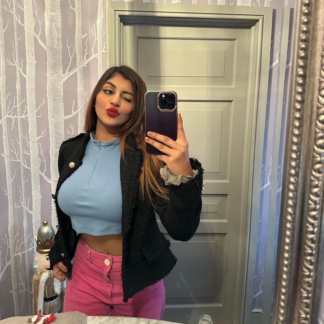 yashika aanandh hot photos in glamour dress trending on social media