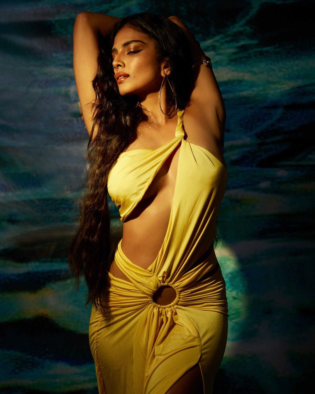 malavika mohanan hot photos in glamour yellow dress getting viral on social media