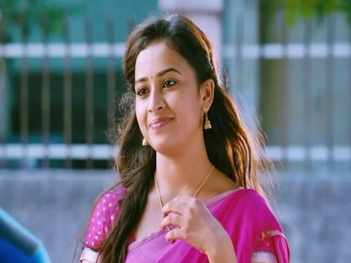 sri divya not getting chances due to overdrink in party rumours viral