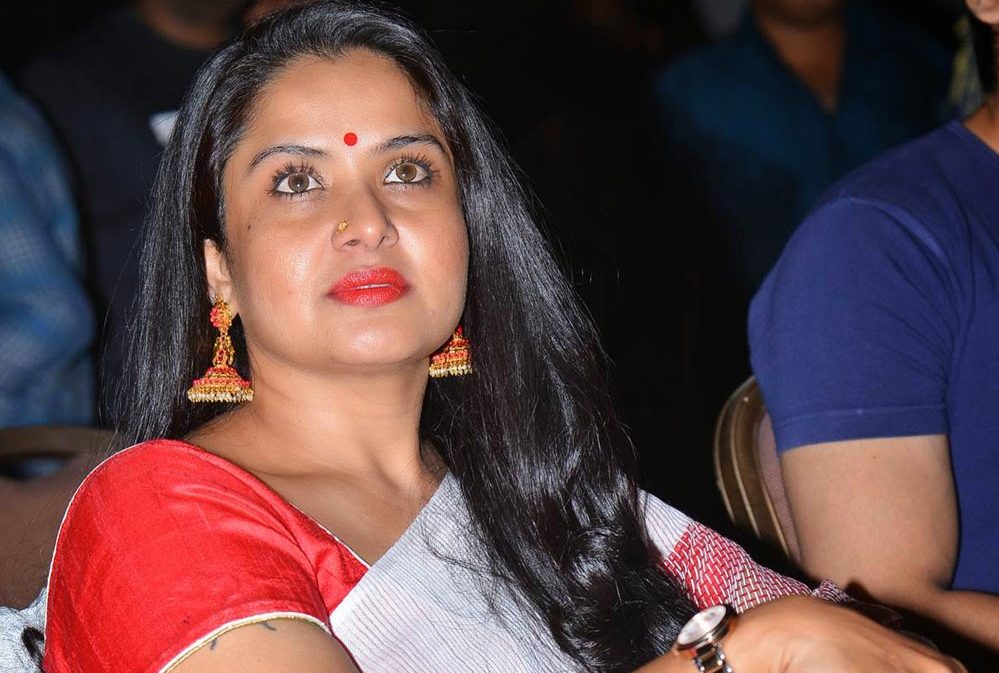 serial actress pragathi getting 2nd marriage rumours answered by actress