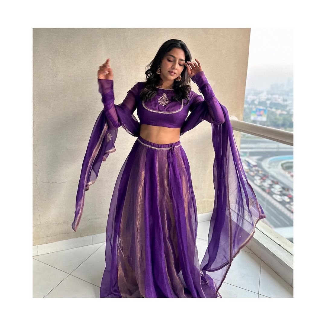aishwarya lekshmi hot photos in purple long dress viral