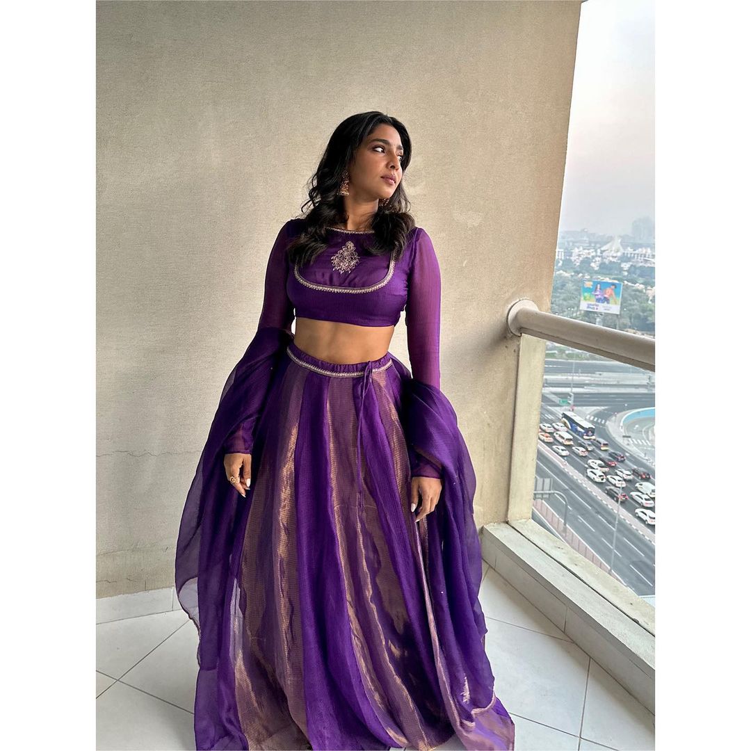 aishwarya lekshmi hot photos in purple long dress viral