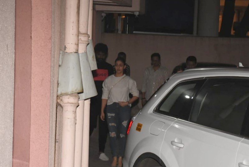 nayanthara and vignesh shivan spotted in mumbai photos getting viral